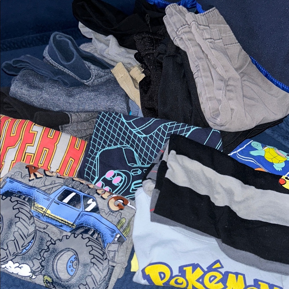 6/7 boys Assorted Graphic T-Shirts/shorts/joggers